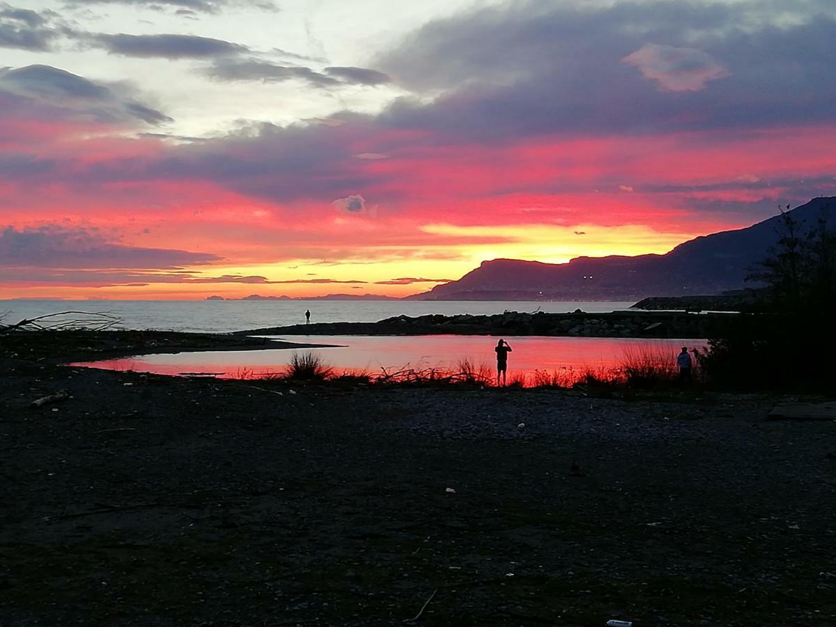 Appartamento Al Mare Di Ventimiglia Eksteriør bilde